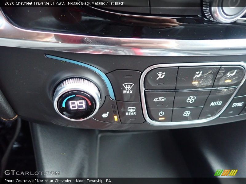 Mosaic Black Metallic / Jet Black 2020 Chevrolet Traverse LT AWD