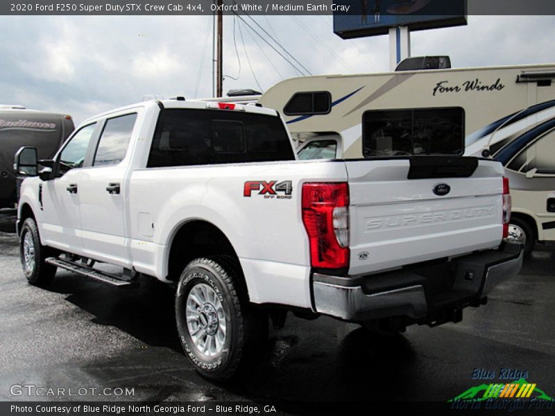 Oxford White / Medium Earth Gray 2020 Ford F250 Super Duty STX Crew Cab 4x4