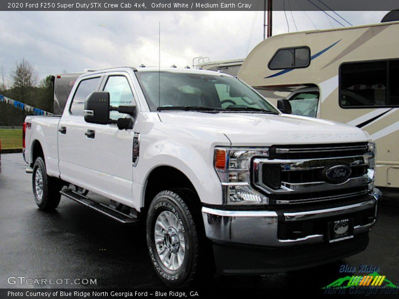 Oxford White / Medium Earth Gray 2020 Ford F250 Super Duty STX Crew Cab 4x4