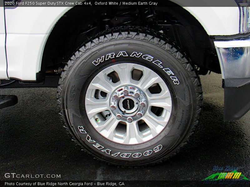 Oxford White / Medium Earth Gray 2020 Ford F250 Super Duty STX Crew Cab 4x4