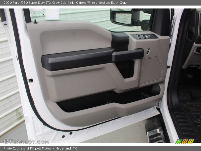 Oxford White / Medium Earth Gray 2020 Ford F250 Super Duty STX Crew Cab 4x4