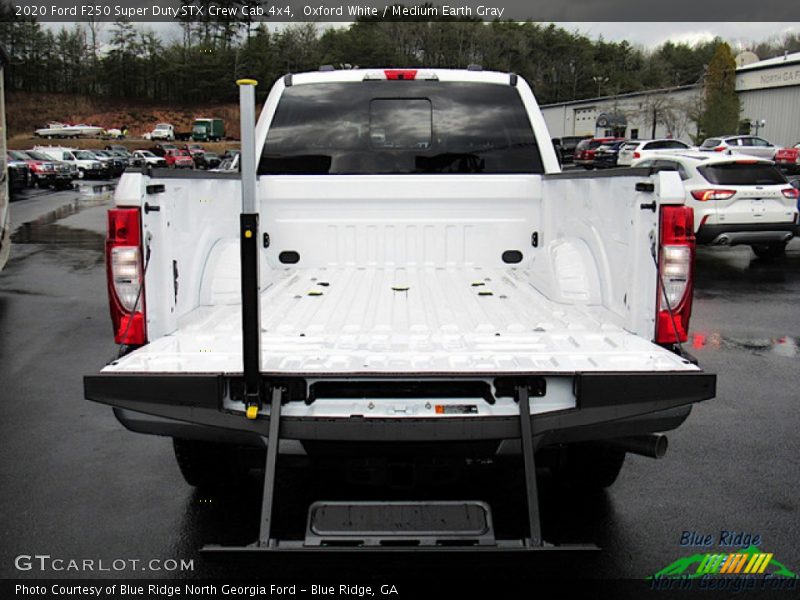 Oxford White / Medium Earth Gray 2020 Ford F250 Super Duty STX Crew Cab 4x4