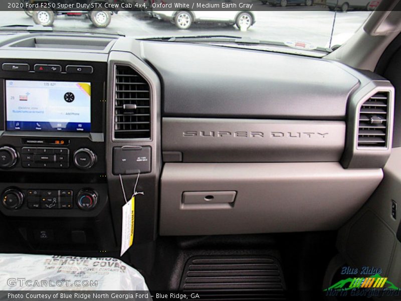Oxford White / Medium Earth Gray 2020 Ford F250 Super Duty STX Crew Cab 4x4