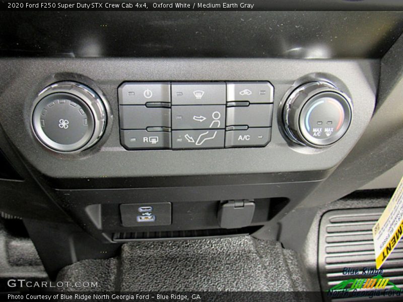 Oxford White / Medium Earth Gray 2020 Ford F250 Super Duty STX Crew Cab 4x4