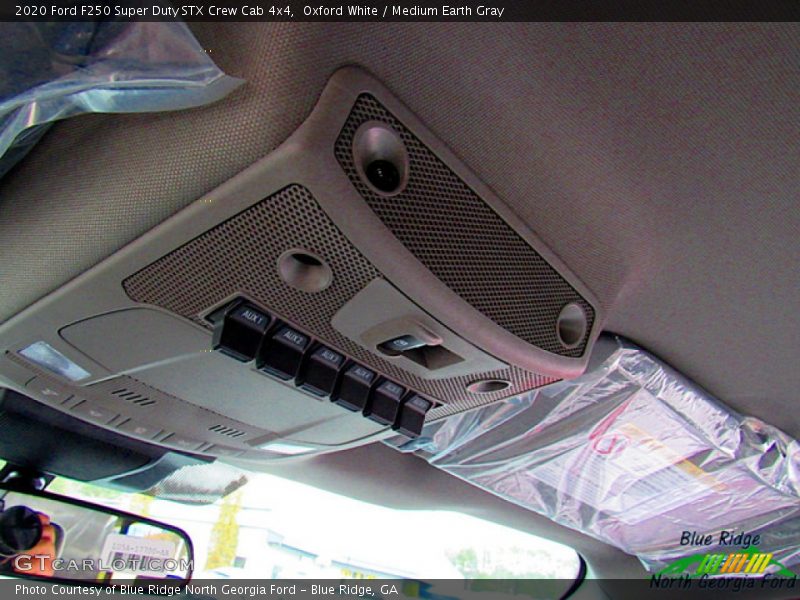 Oxford White / Medium Earth Gray 2020 Ford F250 Super Duty STX Crew Cab 4x4