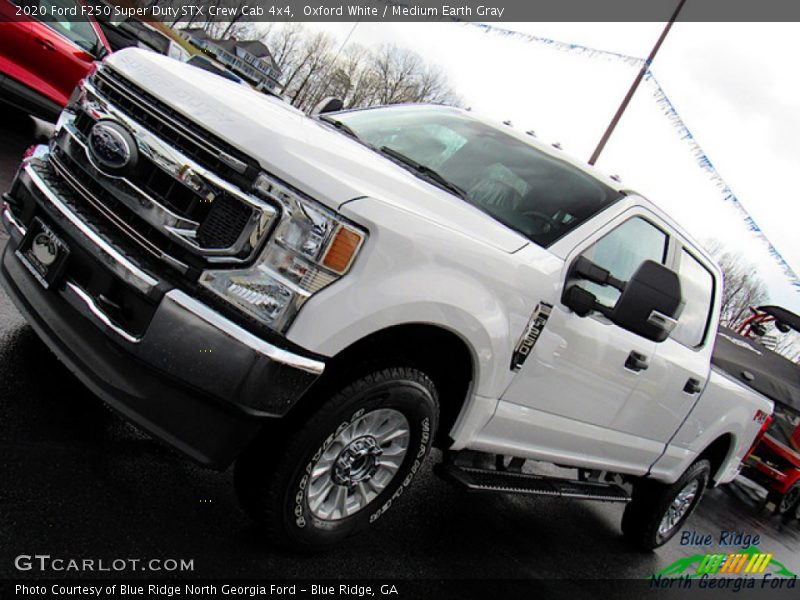 Oxford White / Medium Earth Gray 2020 Ford F250 Super Duty STX Crew Cab 4x4