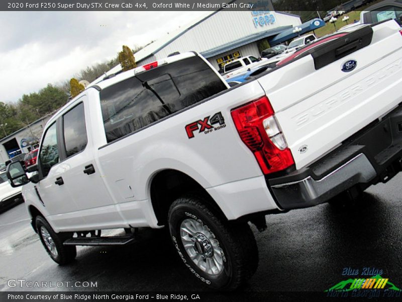 Oxford White / Medium Earth Gray 2020 Ford F250 Super Duty STX Crew Cab 4x4