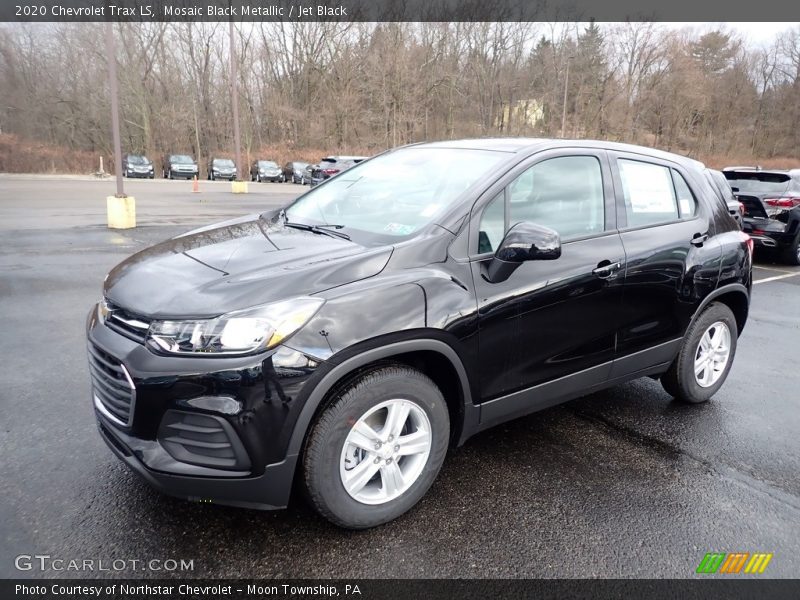 Front 3/4 View of 2020 Trax LS