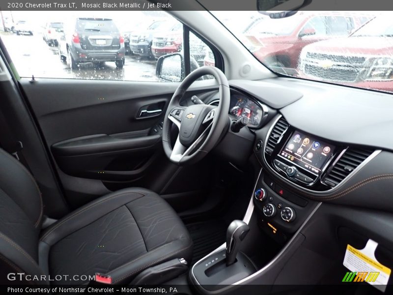 Mosaic Black Metallic / Jet Black 2020 Chevrolet Trax LT