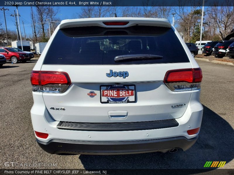Bright White / Black 2020 Jeep Grand Cherokee Laredo E 4x4