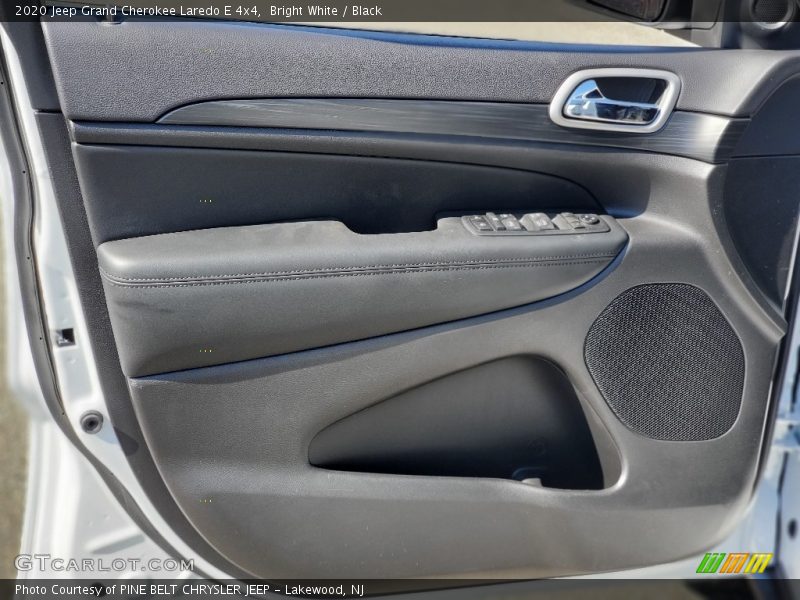 Bright White / Black 2020 Jeep Grand Cherokee Laredo E 4x4