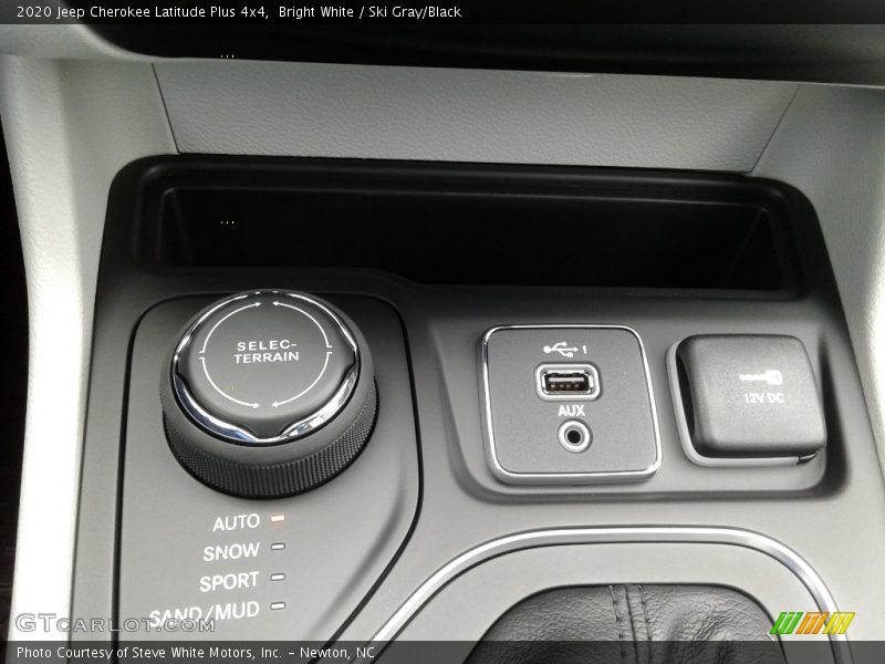 Bright White / Ski Gray/Black 2020 Jeep Cherokee Latitude Plus 4x4