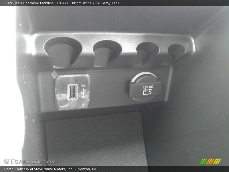Bright White / Ski Gray/Black 2020 Jeep Cherokee Latitude Plus 4x4