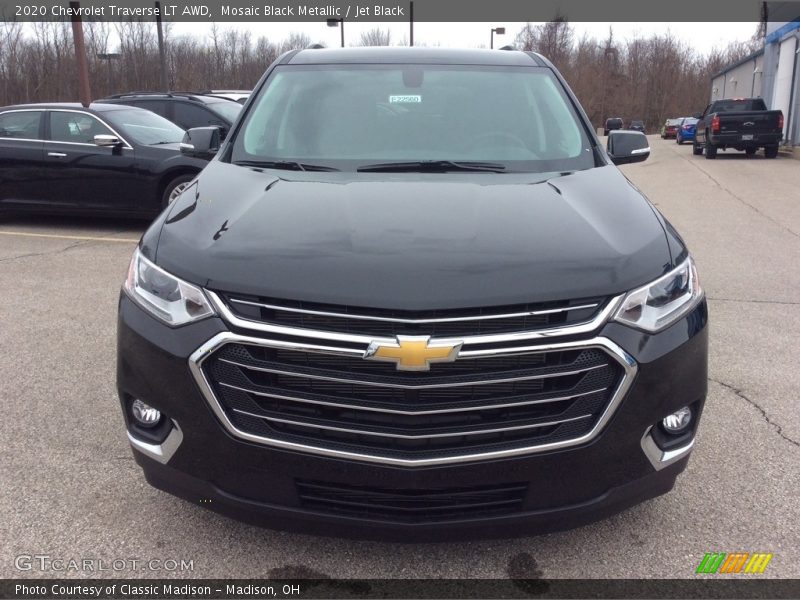 Mosaic Black Metallic / Jet Black 2020 Chevrolet Traverse LT AWD