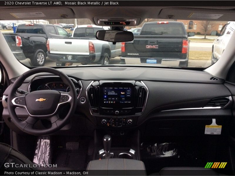 Mosaic Black Metallic / Jet Black 2020 Chevrolet Traverse LT AWD