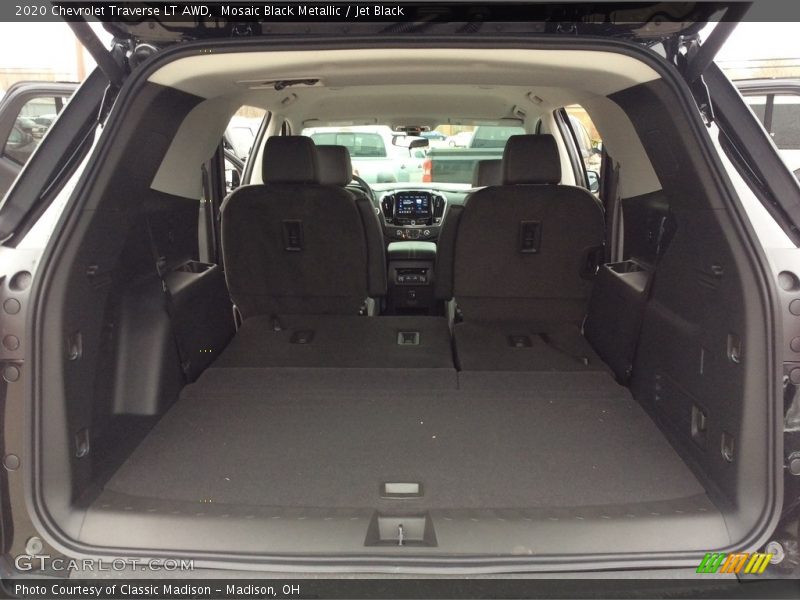 Mosaic Black Metallic / Jet Black 2020 Chevrolet Traverse LT AWD