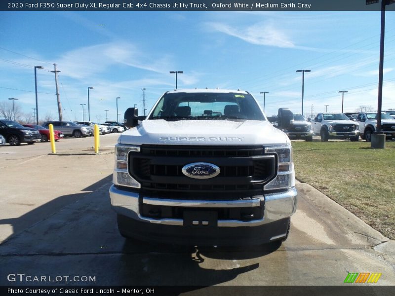 Oxford White / Medium Earth Gray 2020 Ford F350 Super Duty XL Regular Cab 4x4 Chassis Utility Truck