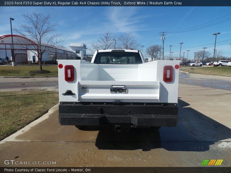 Oxford White / Medium Earth Gray 2020 Ford F350 Super Duty XL Regular Cab 4x4 Chassis Utility Truck