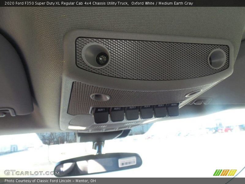 Oxford White / Medium Earth Gray 2020 Ford F350 Super Duty XL Regular Cab 4x4 Chassis Utility Truck