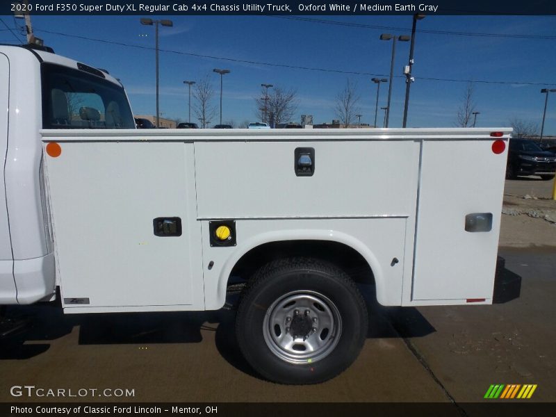 Oxford White / Medium Earth Gray 2020 Ford F350 Super Duty XL Regular Cab 4x4 Chassis Utility Truck