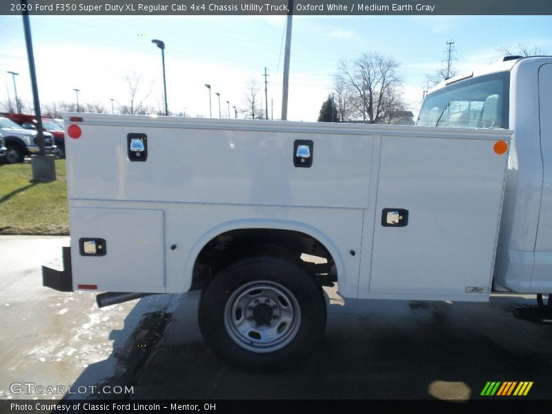Oxford White / Medium Earth Gray 2020 Ford F350 Super Duty XL Regular Cab 4x4 Chassis Utility Truck