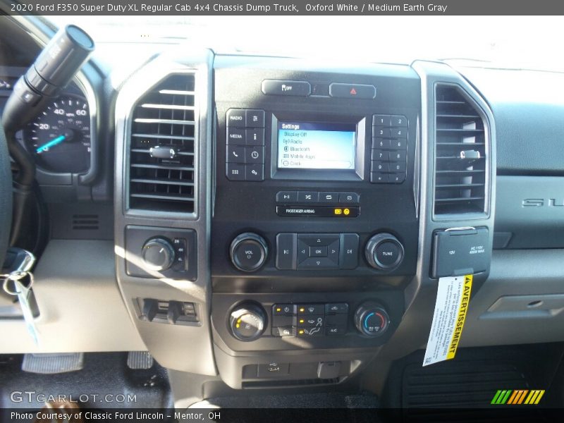 Oxford White / Medium Earth Gray 2020 Ford F350 Super Duty XL Regular Cab 4x4 Chassis Dump Truck