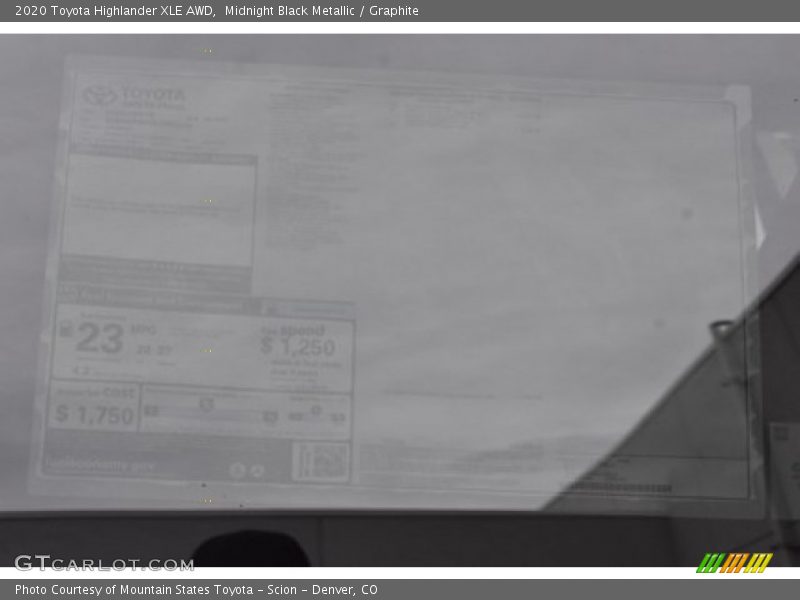 Midnight Black Metallic / Graphite 2020 Toyota Highlander XLE AWD