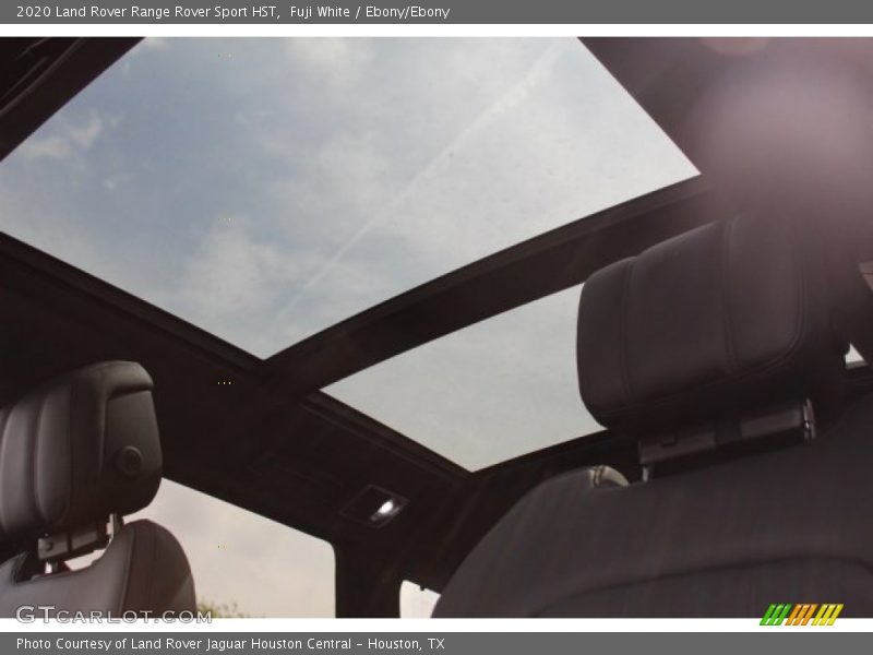 Sunroof of 2020 Range Rover Sport HST