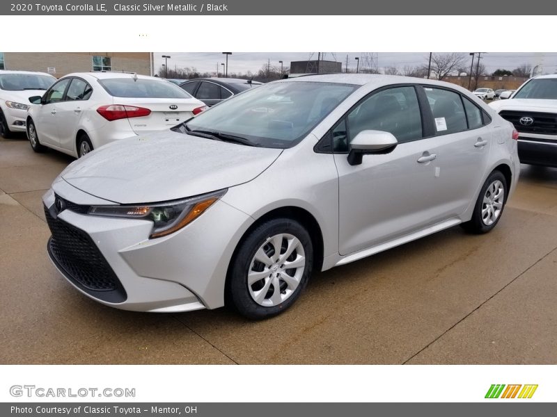 Front 3/4 View of 2020 Corolla LE