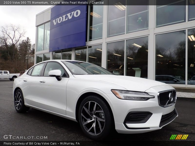 Front 3/4 View of 2020 S60 T5 Momentum