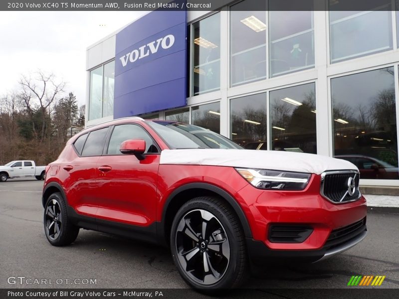 Front 3/4 View of 2020 XC40 T5 Momentum AWD