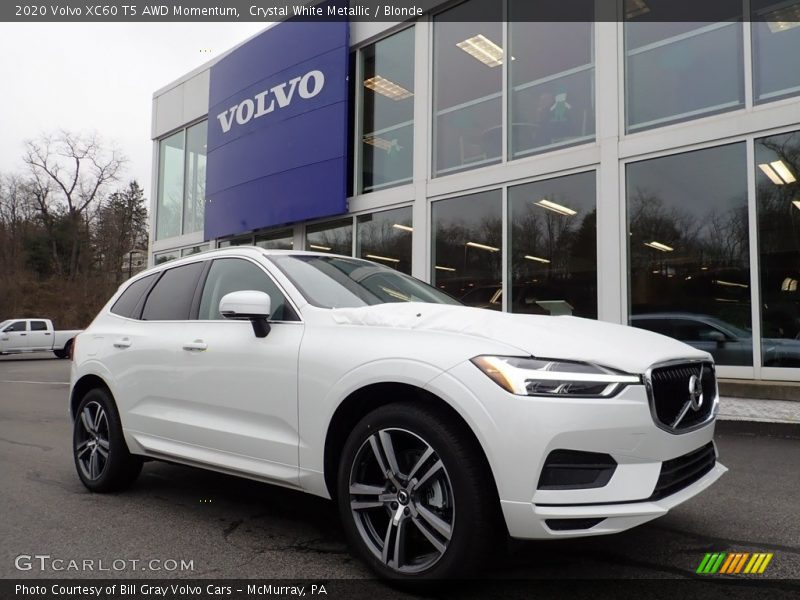 Front 3/4 View of 2020 XC60 T5 AWD Momentum