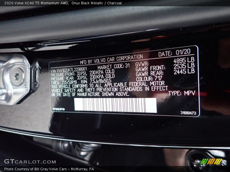 Onyx Black Metallic / Charcoal 2020 Volvo XC40 T5 Momentum AWD