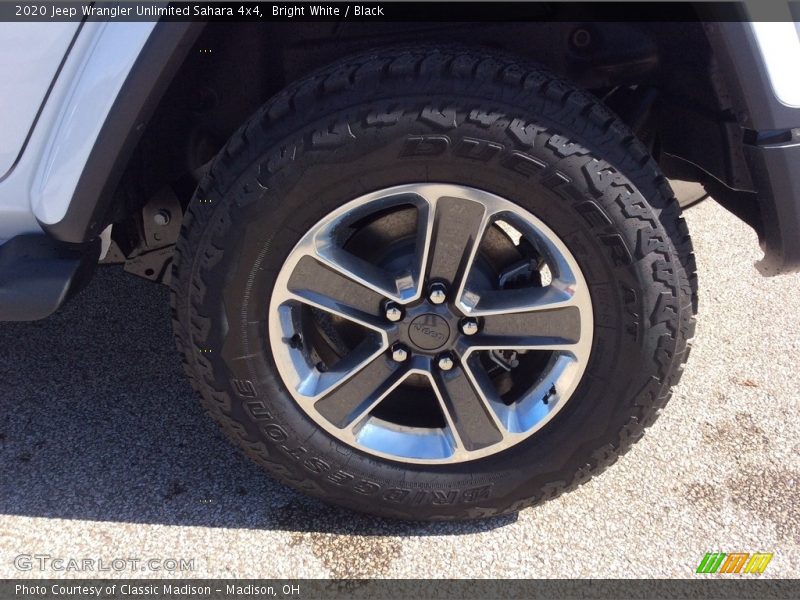 Bright White / Black 2020 Jeep Wrangler Unlimited Sahara 4x4