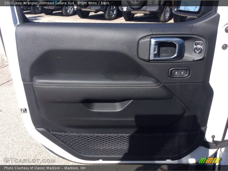 Bright White / Black 2020 Jeep Wrangler Unlimited Sahara 4x4