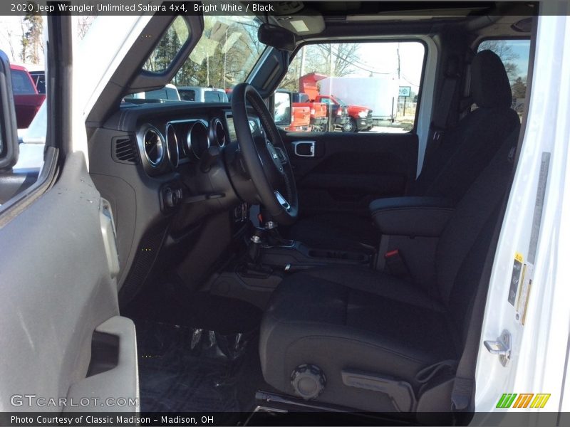 Bright White / Black 2020 Jeep Wrangler Unlimited Sahara 4x4