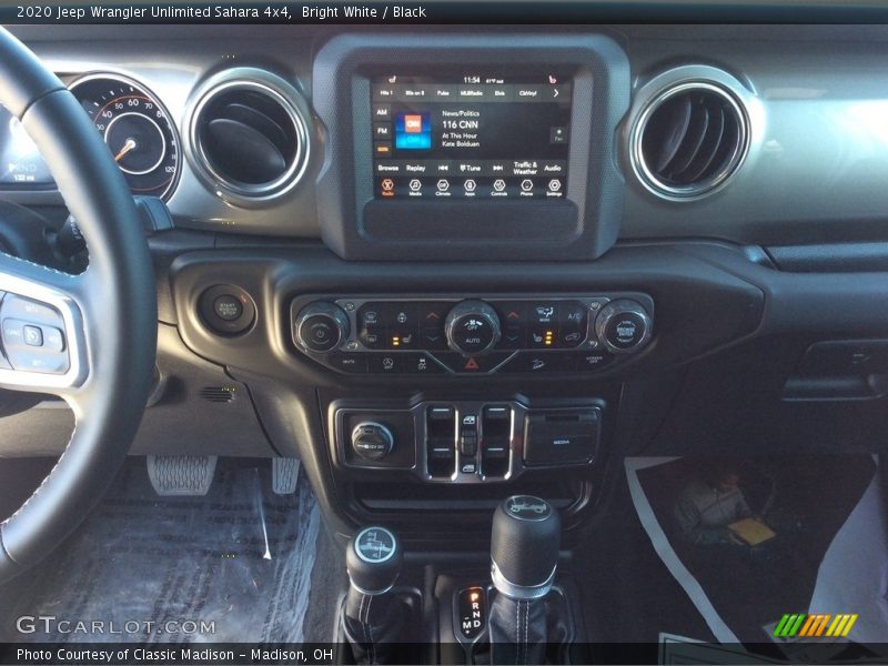 Bright White / Black 2020 Jeep Wrangler Unlimited Sahara 4x4