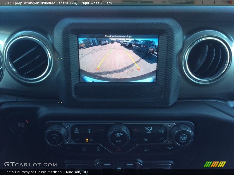 Bright White / Black 2020 Jeep Wrangler Unlimited Sahara 4x4