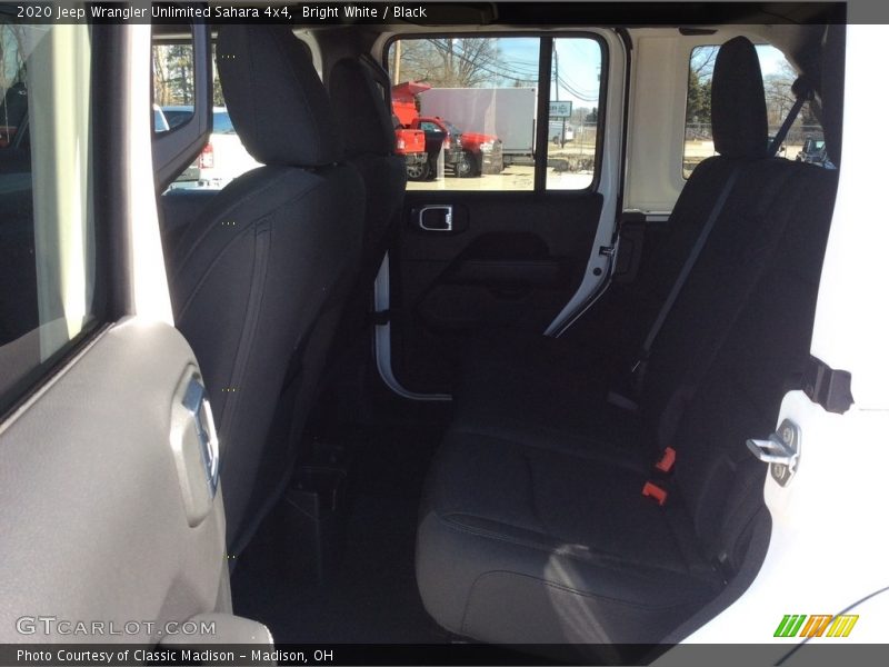 Bright White / Black 2020 Jeep Wrangler Unlimited Sahara 4x4