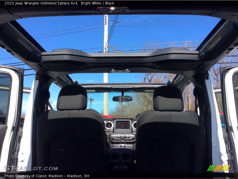 Bright White / Black 2020 Jeep Wrangler Unlimited Sahara 4x4