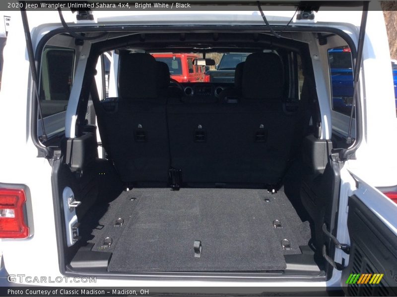 Bright White / Black 2020 Jeep Wrangler Unlimited Sahara 4x4