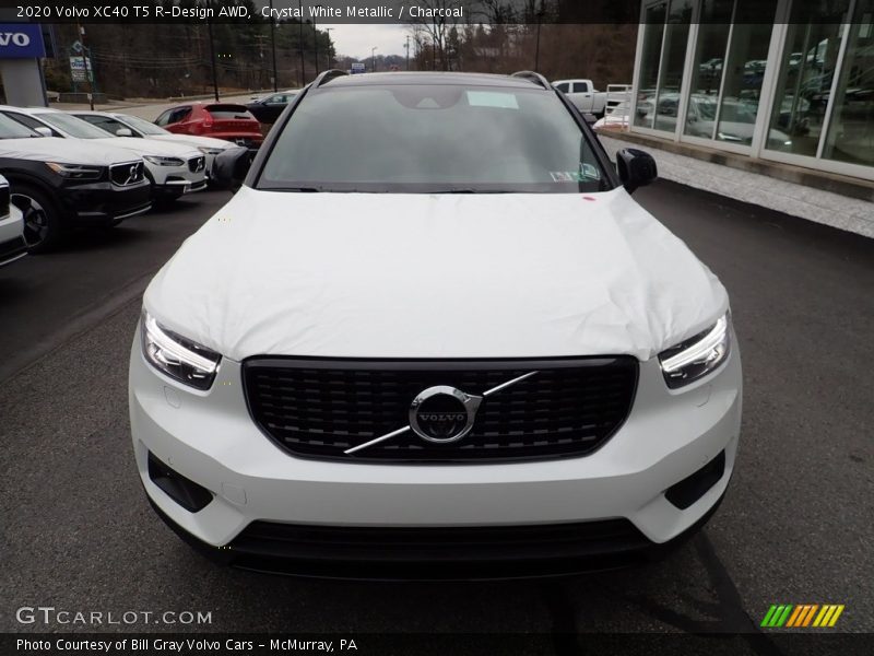 Crystal White Metallic / Charcoal 2020 Volvo XC40 T5 R-Design AWD