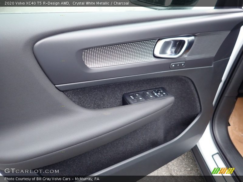 Crystal White Metallic / Charcoal 2020 Volvo XC40 T5 R-Design AWD