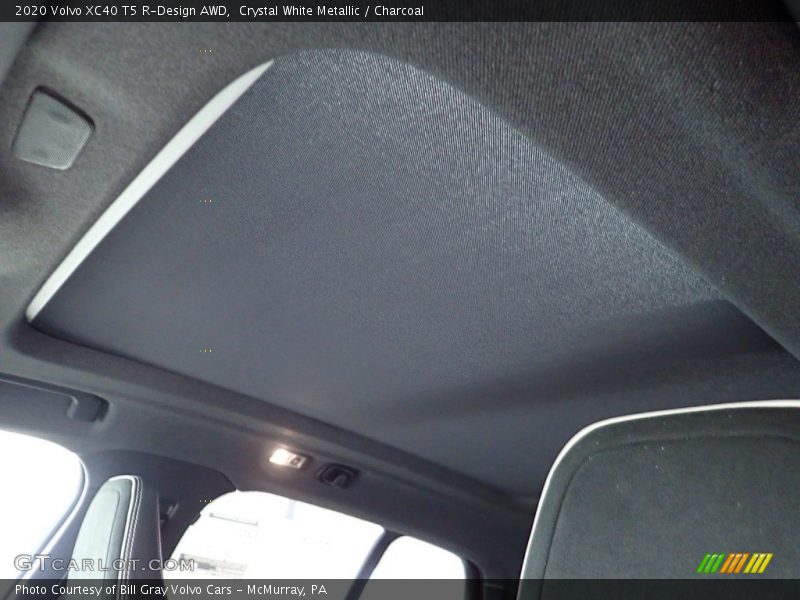 Crystal White Metallic / Charcoal 2020 Volvo XC40 T5 R-Design AWD