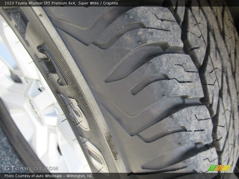 Super White / Graphite 2020 Toyota 4Runner SR5 Premium 4x4