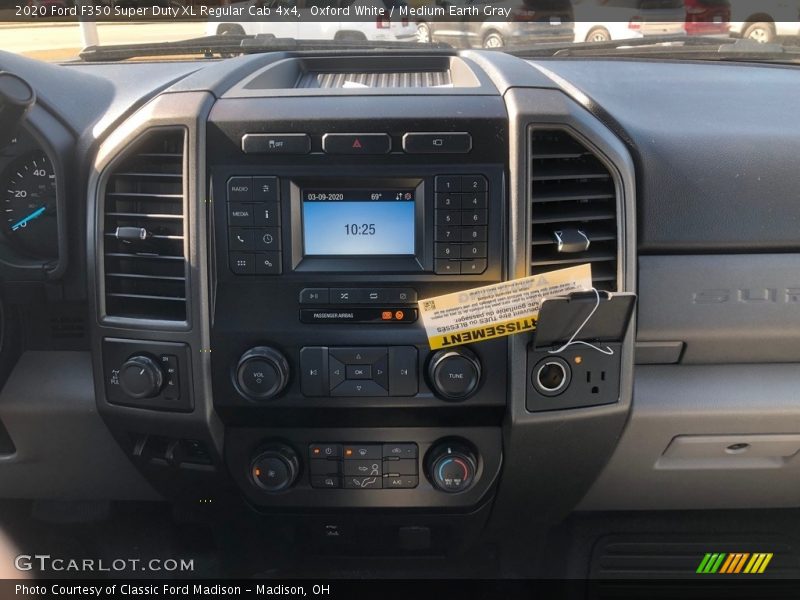 Oxford White / Medium Earth Gray 2020 Ford F350 Super Duty XL Regular Cab 4x4