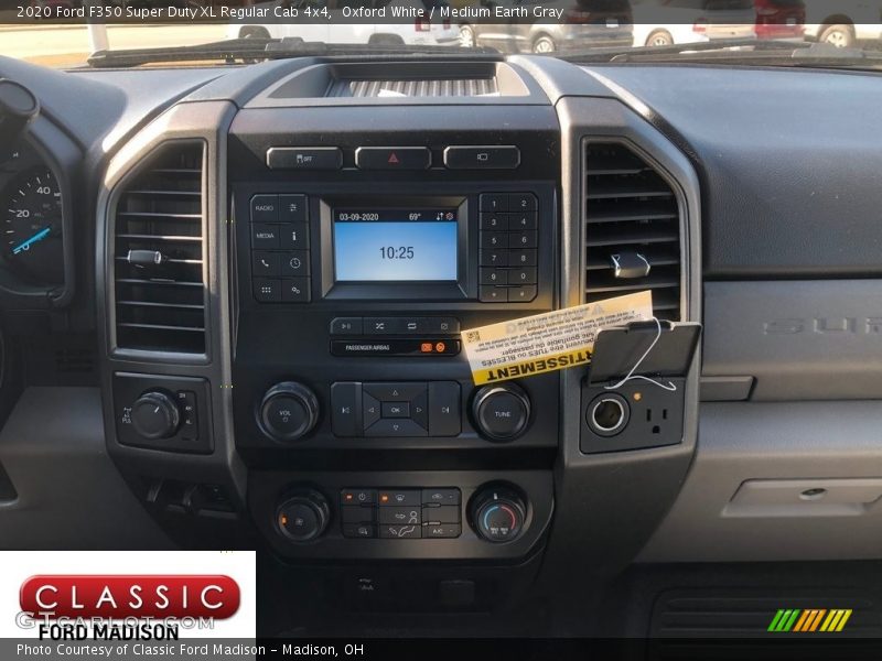 Oxford White / Medium Earth Gray 2020 Ford F350 Super Duty XL Regular Cab 4x4