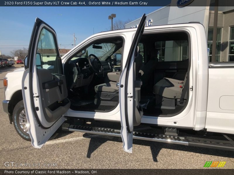 Oxford White / Medium Earth Gray 2020 Ford F350 Super Duty XLT Crew Cab 4x4
