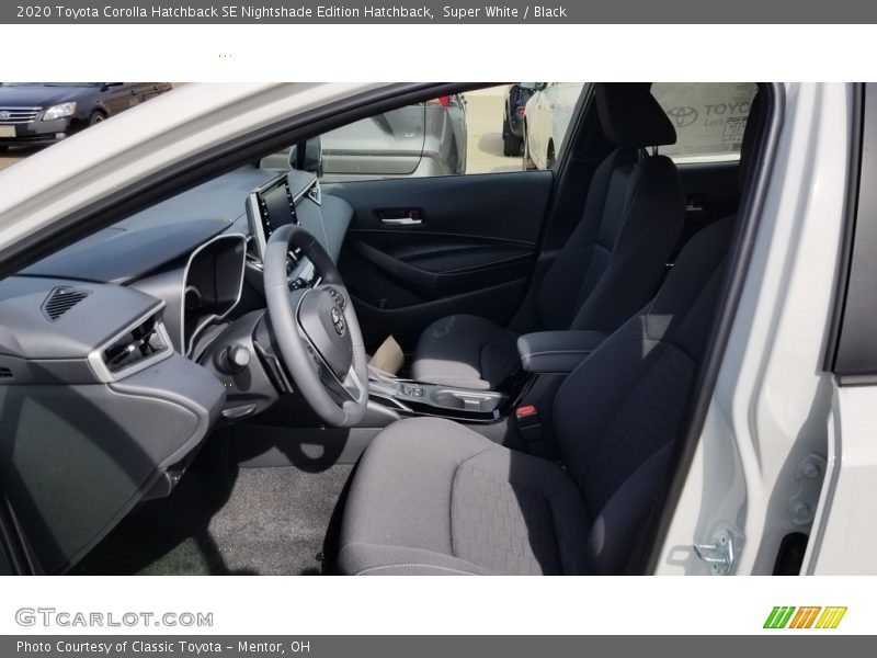 Super White / Black 2020 Toyota Corolla Hatchback SE Nightshade Edition Hatchback