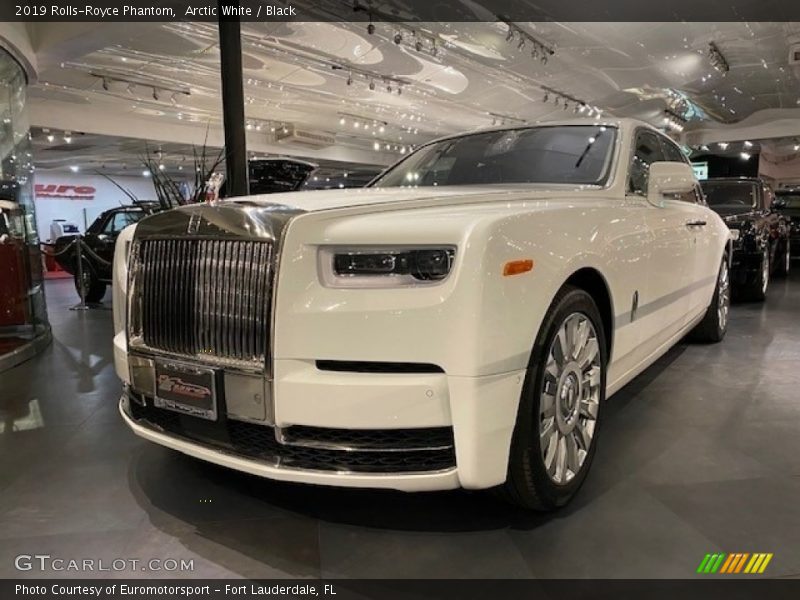 Arctic White / Black 2019 Rolls-Royce Phantom